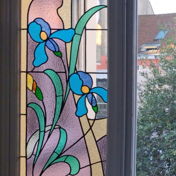 enemble vitraux carre fleurs | Vitrail d'Orée, Atelier de création et de restauration de vitraux à Bruxelles.